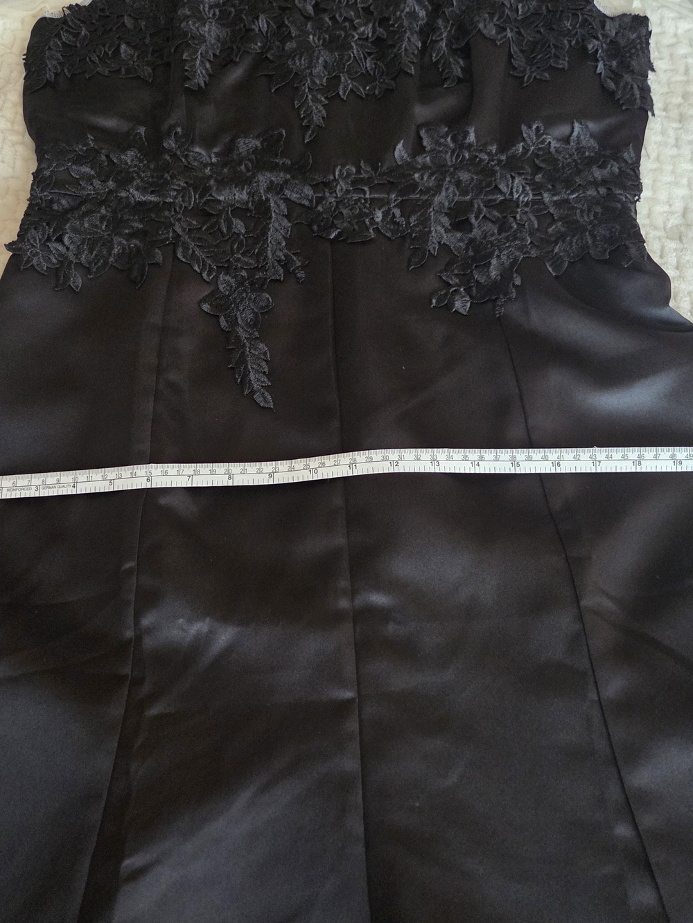 Elegant Black Lace Appliqué Midi Dress - Picture 7 of 12